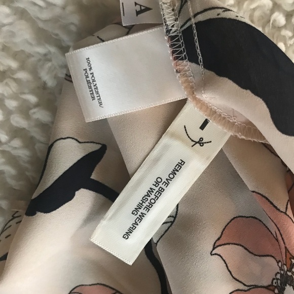 🤩 Ann Taylor blouse - Picture 2 of 5